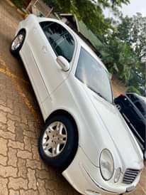 A picture of Mercedes Benz E240
