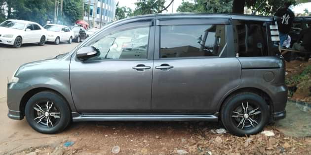 A picture of Toyota sienta