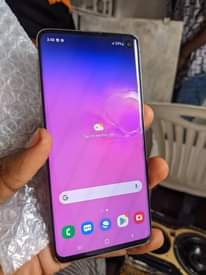 A picture of Samsung s10