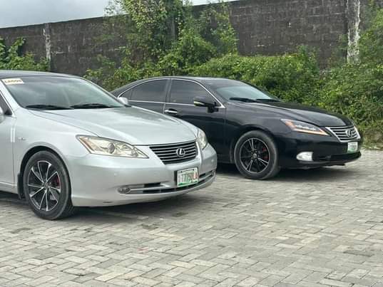 A picture of Lexus ES350 two units toks and used
