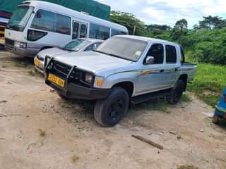 A picture of TOYOTA HILUX DOUBLE CABIN