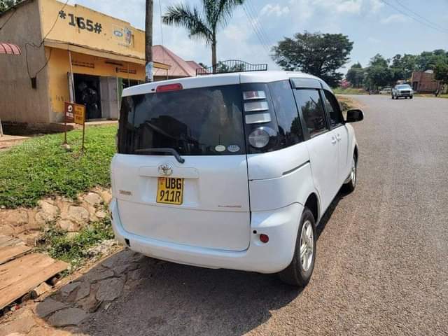 A picture of 2008 Toyota sienta 2008