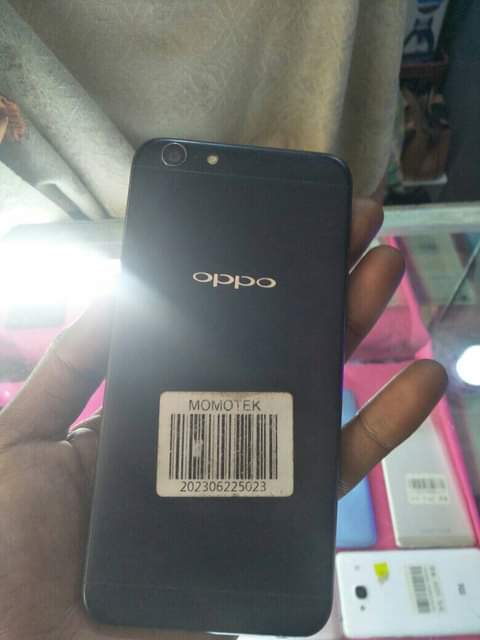 A picture of Oppo A57 32 gb