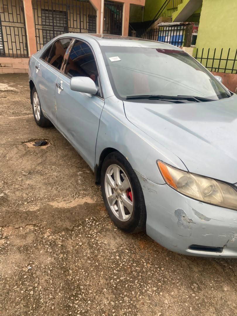 A picture of Toyota Camry 08