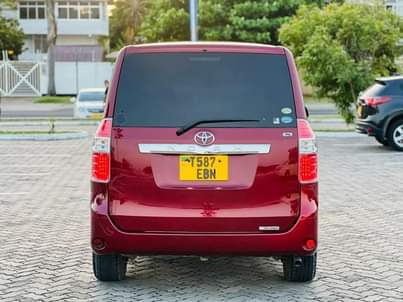 A picture of TOYOTA NOAH NEW SHAPE NAMBA E PIGA 255 714 550