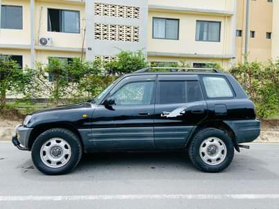 A picture of Rav4 old model