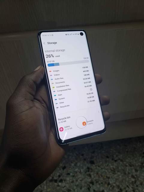 A picture of Samsung s10