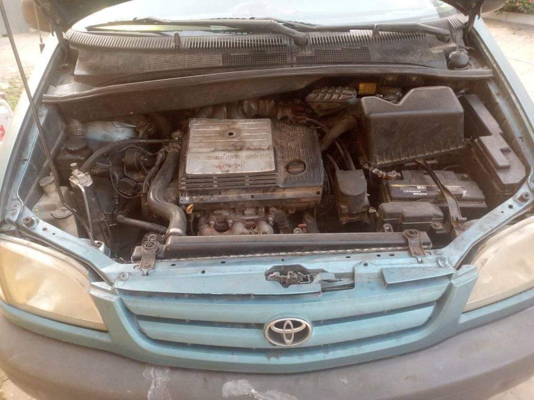 A picture of 2002 Toyota sienna