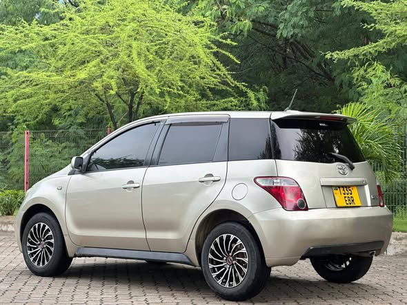 A picture of TOYOTA IST