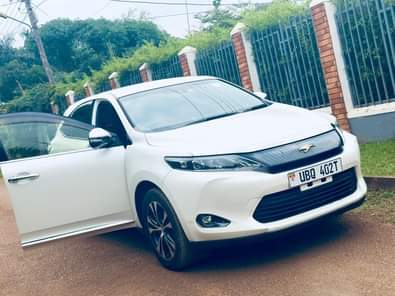 A picture of Toyota harrier 2015 model 2000cc 75 million Call 0757953488