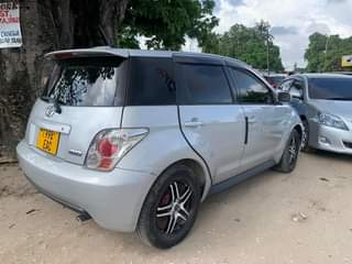A picture of TOYOTA IST