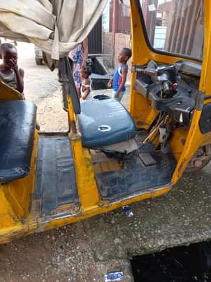 A picture of Tvs tricycle