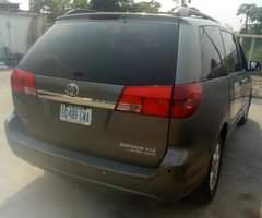 A picture of Toyota Sienna 2005 model Condition Registered 100 first body Super
