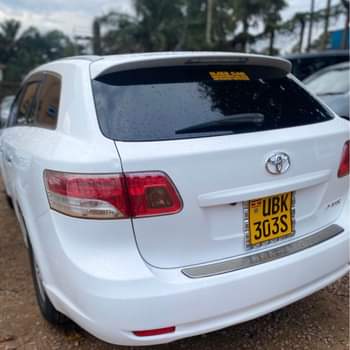 A picture of TOYOTA AVENSIS 2012 Push to start Fuel saving Black interior