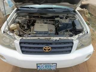 A picture of 2004 Toyota highlander