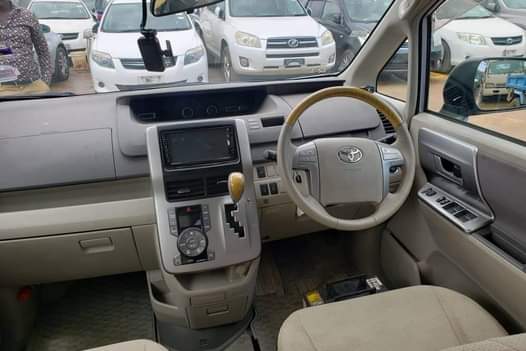 A picture of TOYOTA NOAH on sale