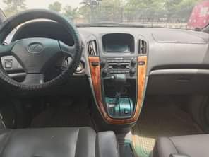 A picture of RX300 in super pristine condition first body untampered engine AC