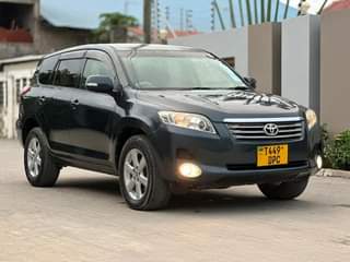 A picture of Toyota vanguard price 23M Full AC 0713020919 7 seat capacity