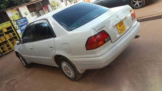 A picture of 1998 Toyota 1998 White