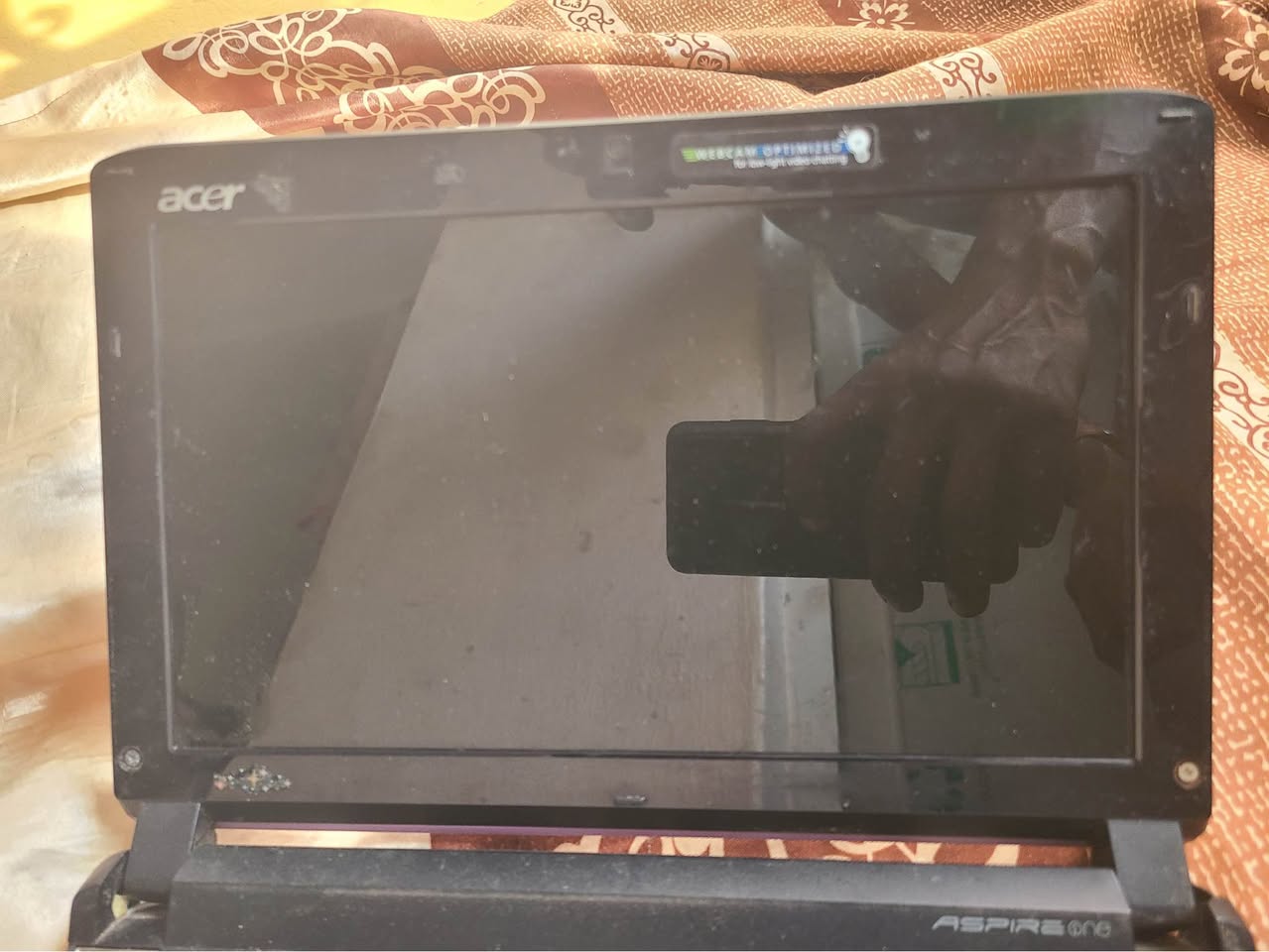 A picture of Samsung and Acer laptops going for cheap price