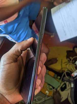 A picture of Infinix s5 ipo sokoni Ram 4 storage 64 Aina changamoto
