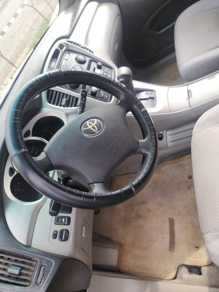 A picture of Distress Toyota Highlander 2004 model