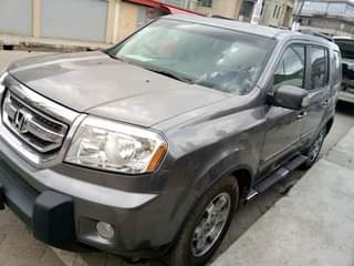 A picture of Honda Pilot 09