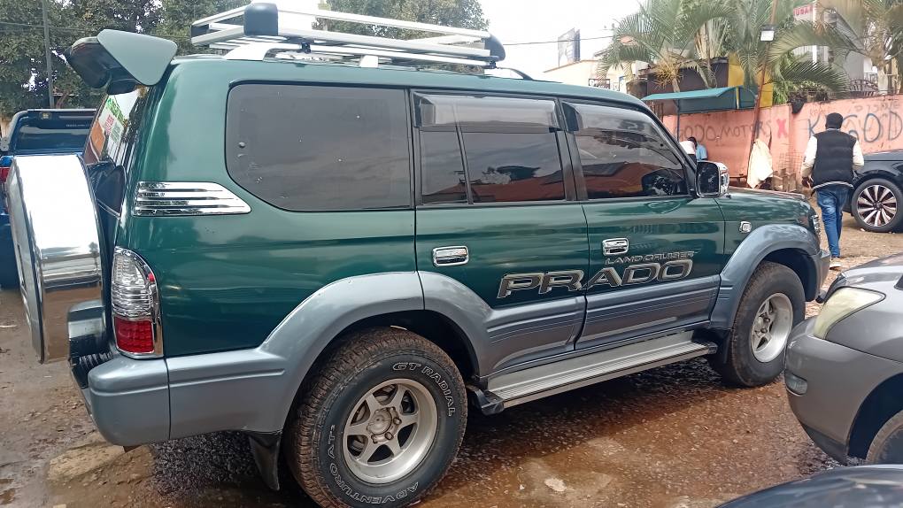 A picture of Land cruiser tx petrol