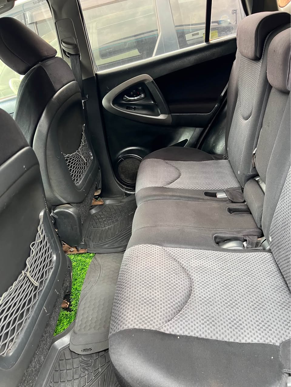 A picture of RAV4 2007