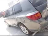 A picture of Toyota Highlander 09