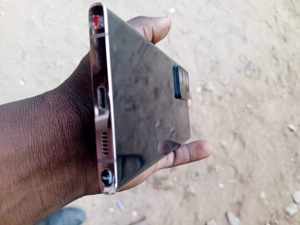 A picture of Samsung note 20 5G ultra 300 000 