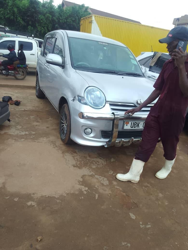 A picture of Sienta 20m but negotiable