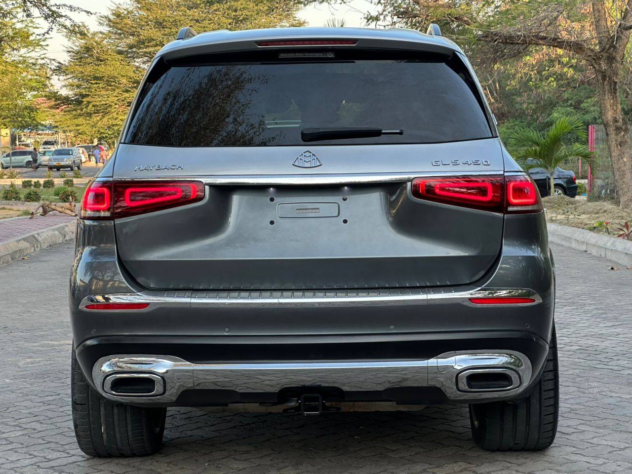 A picture of Mercedez Benz Maybach Price 1B Tzs Contact Year 2022 Gear