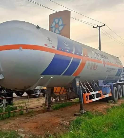 A picture of For Sale Rig Truck Price 40m Working Condition LPG Tank