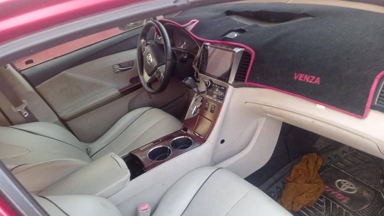 A picture of 2010 Toyota venza