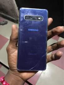 A picture of Samsung galaxy s10 plain