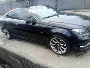 A picture of Fastest Finger Deal Mercedes Benz C class 2013 model Engine