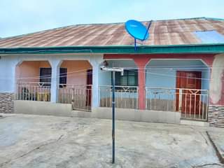 A picture of 4 bedroom flat infront all ensuit and 2 unit of