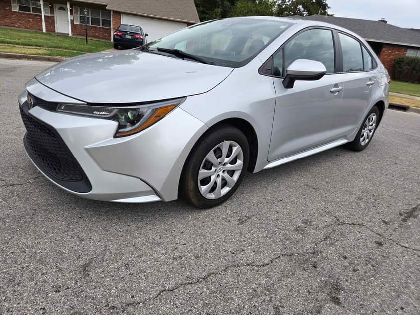 A picture of 2021 Toyota Corolla LE Sedan 4D