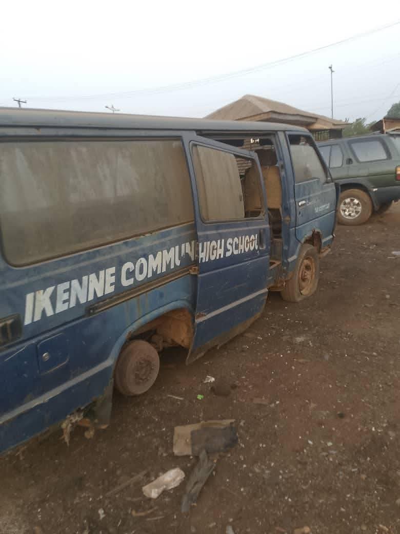 A picture of Toyota hiace four corner