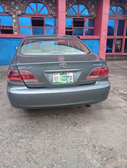 A picture of Lexus ES330 05 06 MODEL