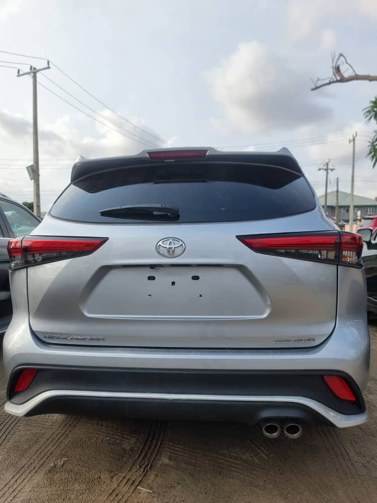 A picture of Foreign used 2022 Toyota Highlander xse