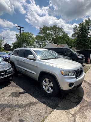 A picture of 2011 Jeep Grand Cherokee Laredo Sport Utility 4D