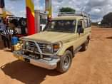 A picture of Land cruiser hizo zote zipo mbeya nikuwasha nakuondoka safari popote