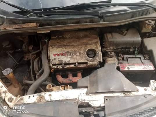 A picture of 2005 TOYOTA SIENNA