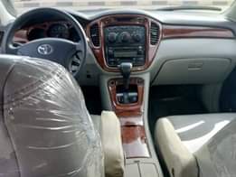 A picture of Highest grade Toyota Highlander 07 model Three rows seaters Everything
