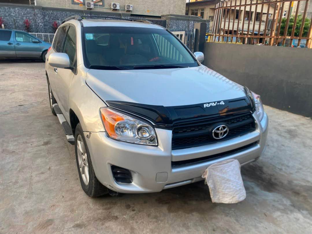 A picture of Toyota RAV4 2012 model