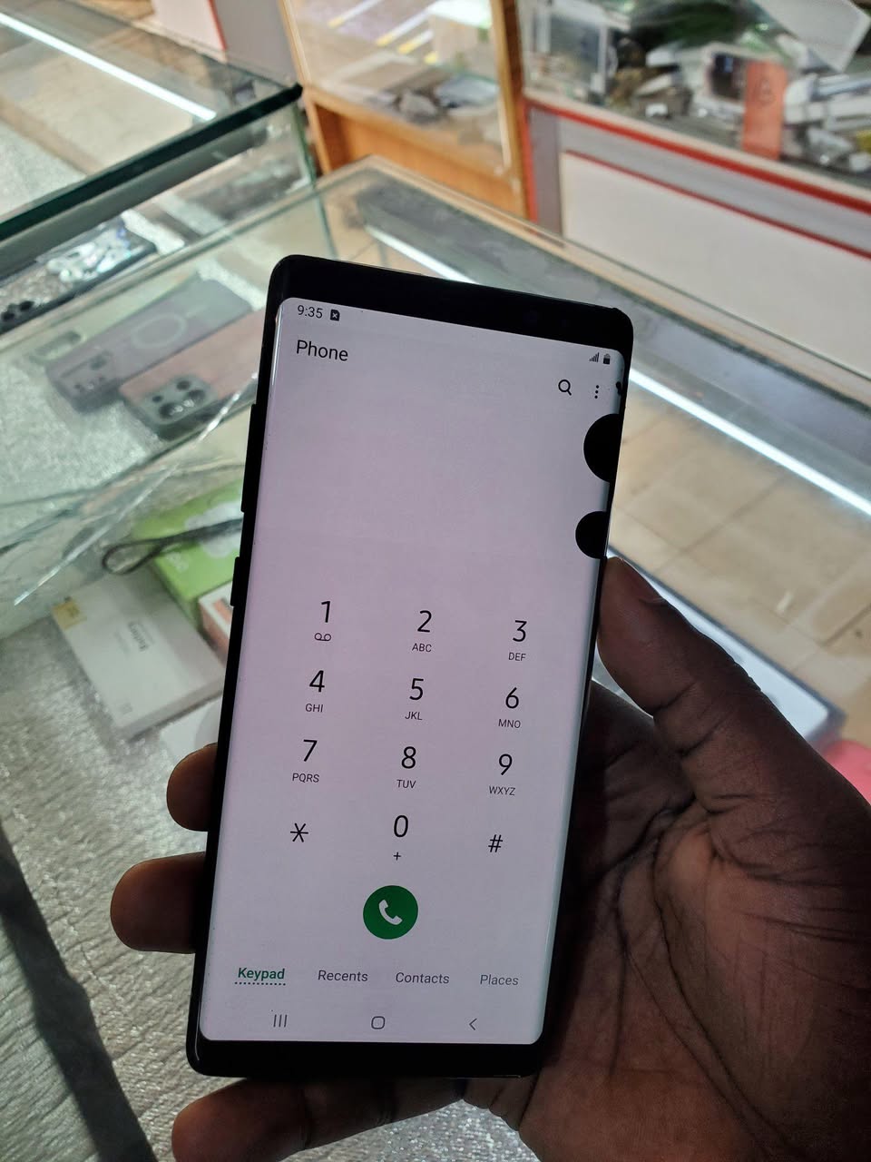 A picture of Samsung note 8