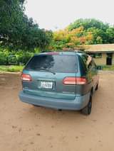 A picture of Neatly used Toyota sienna 2001 model First body and everything