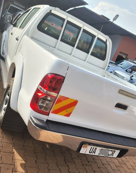 A picture of Hilux Vigo Pick Up 5L engine manual at 60m